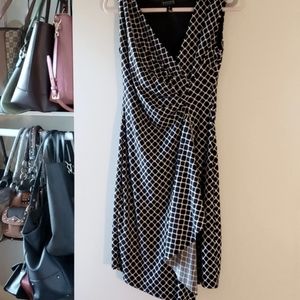 Enfocus Studio | Black & White Sleeveless, Stretchy Dress | Size 6